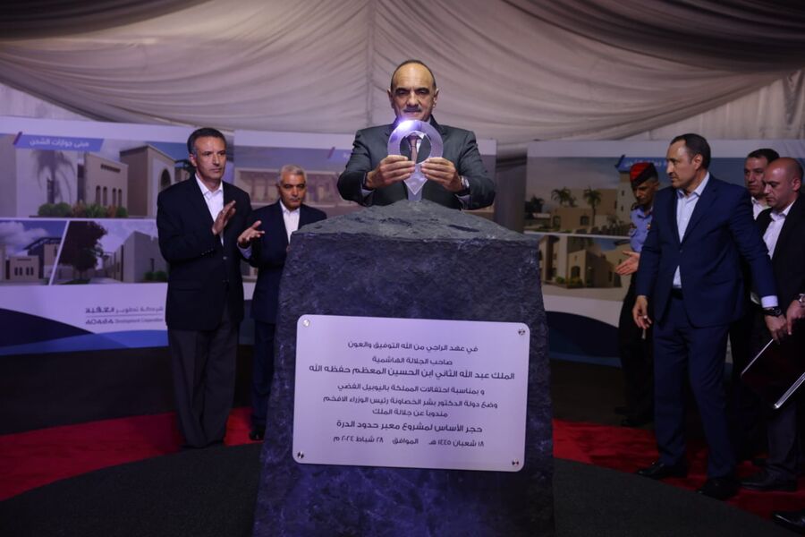 مندوبا عن الملك.. الخصاونة يضع حجر