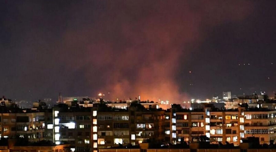 سماع دوي انفجارات متتالية في سماء