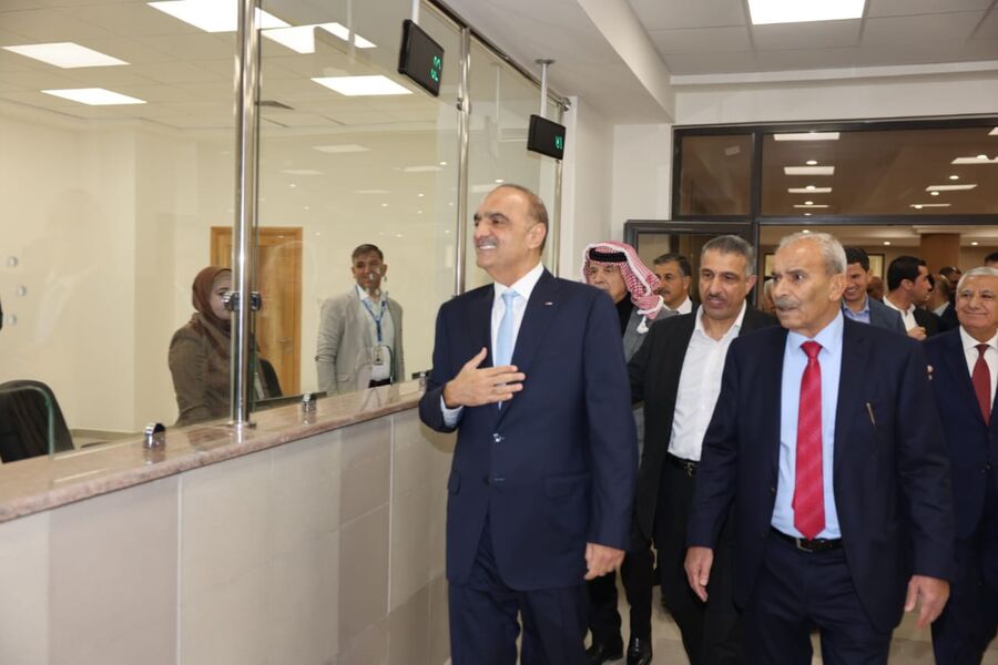 الخصاونة يفتتح مبنى قصر العدل في