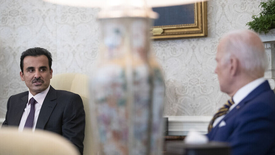 أمير قطر والرئيس الأميركي يبحثان تطورات