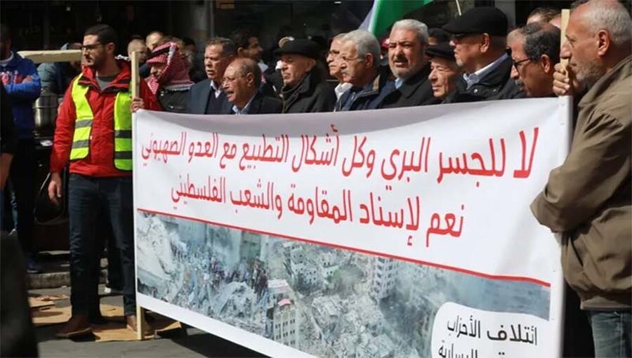 إشادة في الشارع الأردني بالانزالات الاغاثية