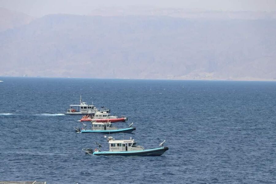 القوة البحرية والزوارق الملكية تنقذ مواطنا