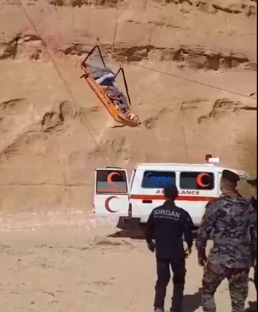 في العقبة ومن أرتفاع 25 مترا..