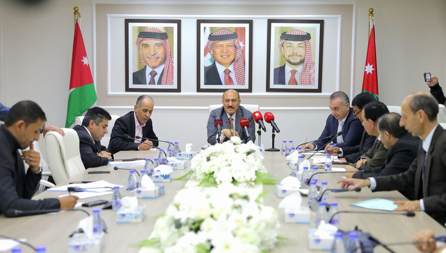 قانونية النواب تبحث شمول ضباط متقاعدين