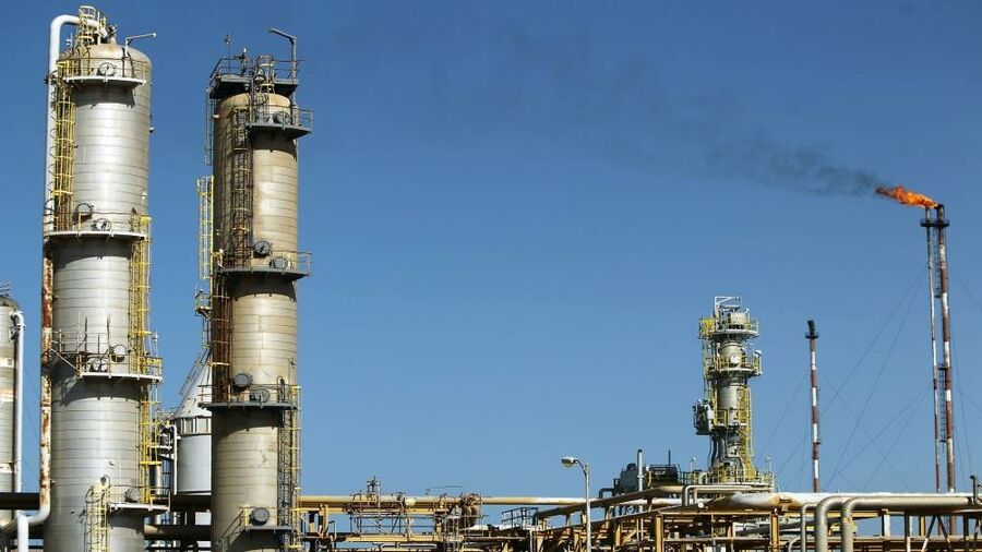 الإمارات تعلن تمديد خفض إنتاجها النفطي