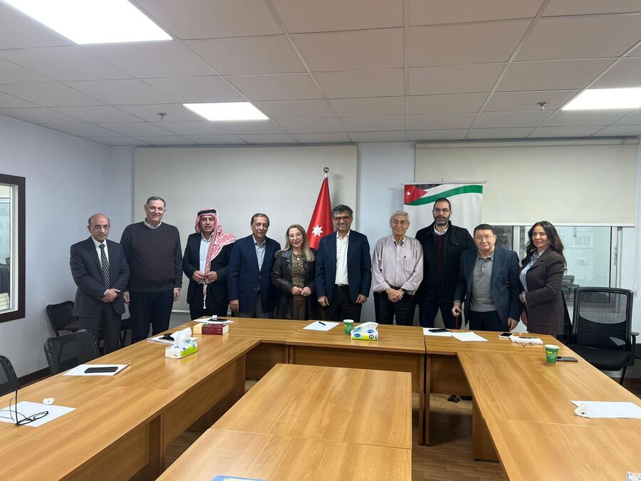 الجمعاني والصايغ والمصري لرئاسة المجلس الاستشاري