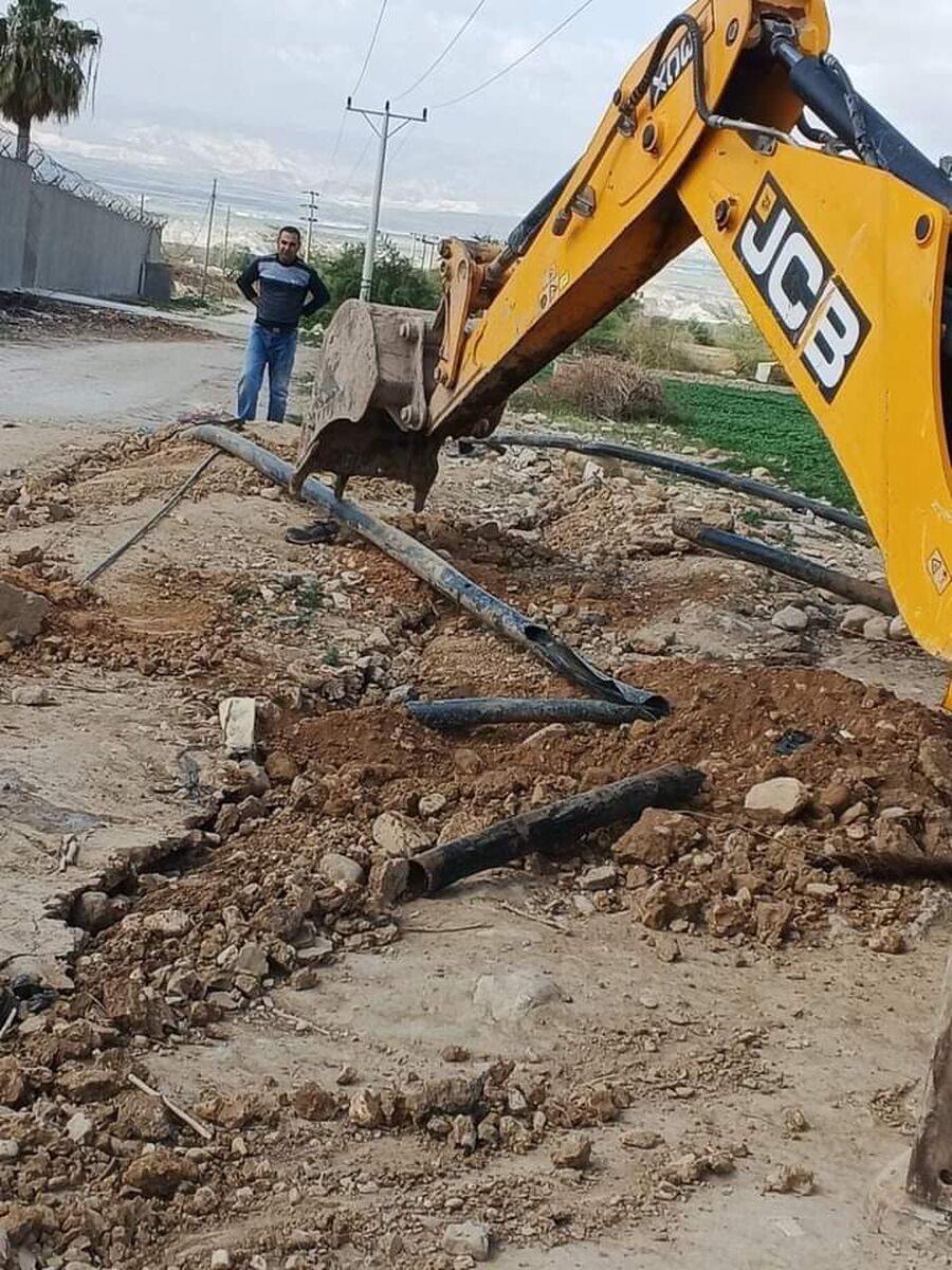 سلطة وادي الأردن تزيل تعديات على