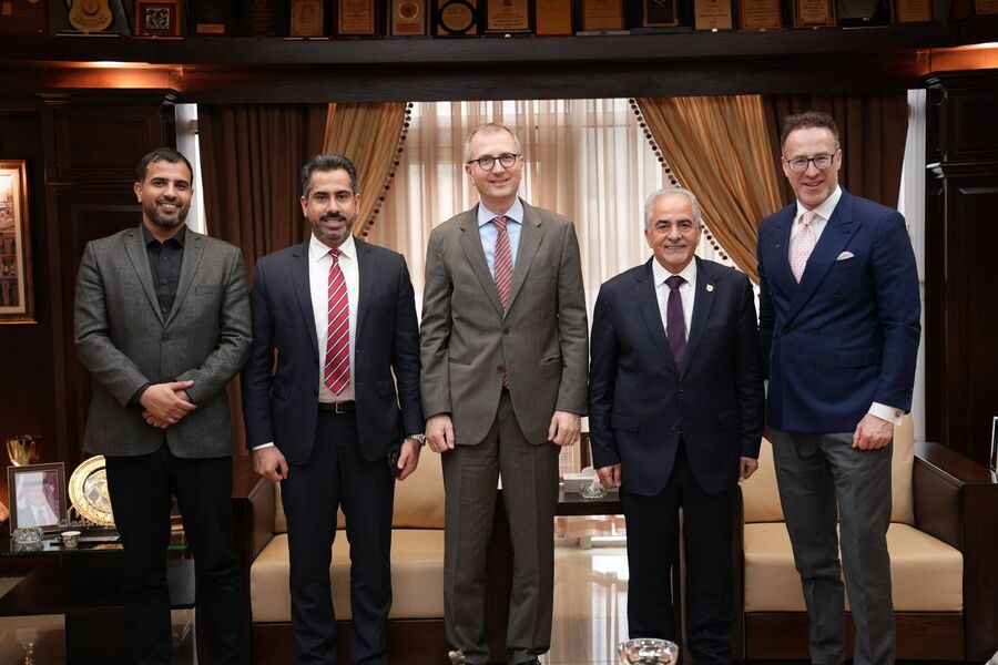 أساتذة من جامعة فيينا الطبية يحاضرون