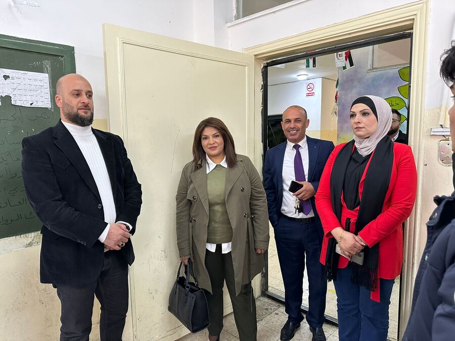 العجارمة تزور مدرسة جميل شاكر الثانوية