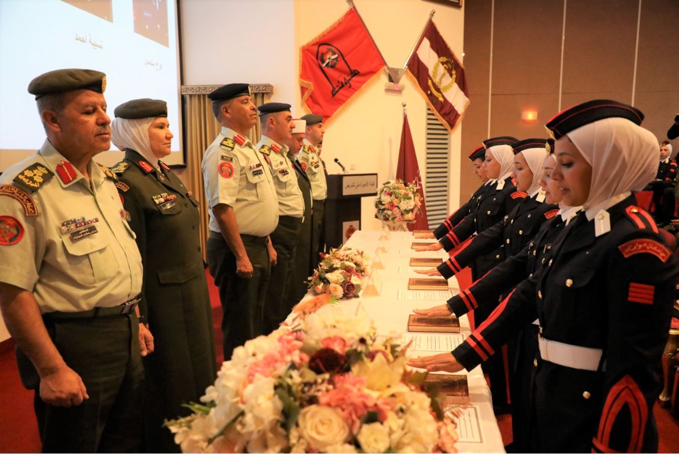 مرشحات كلية الأميرة منى للتمريض يؤدين