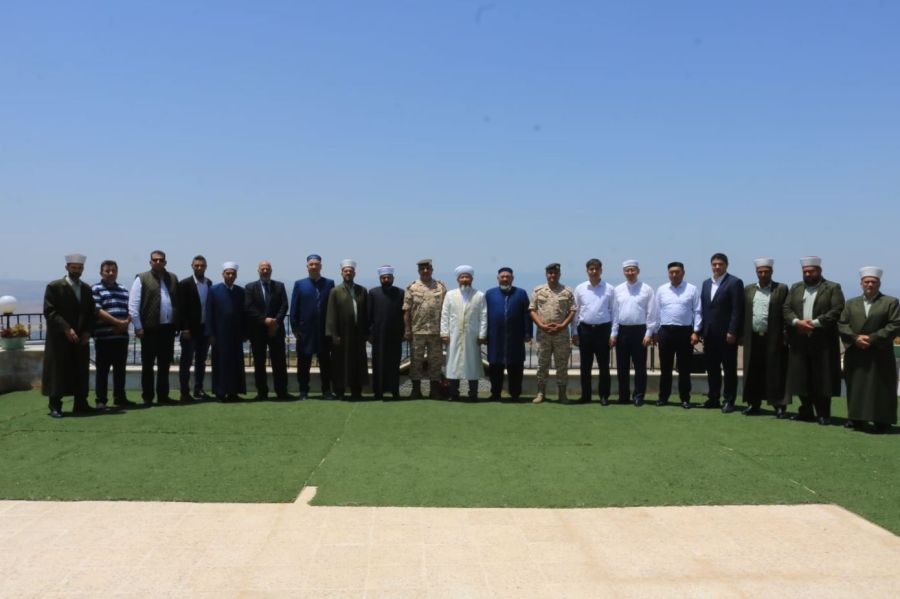 وفد كازاخستاني يزور واجهة المنطقة العسكرية