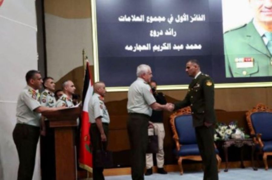 المحامي الدكتور نافل العقلة يبارك لشقيقه