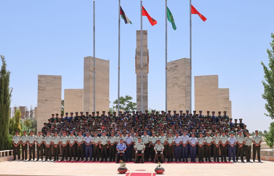 مندوبا عن الملك.. رئيس هيئة الأركان