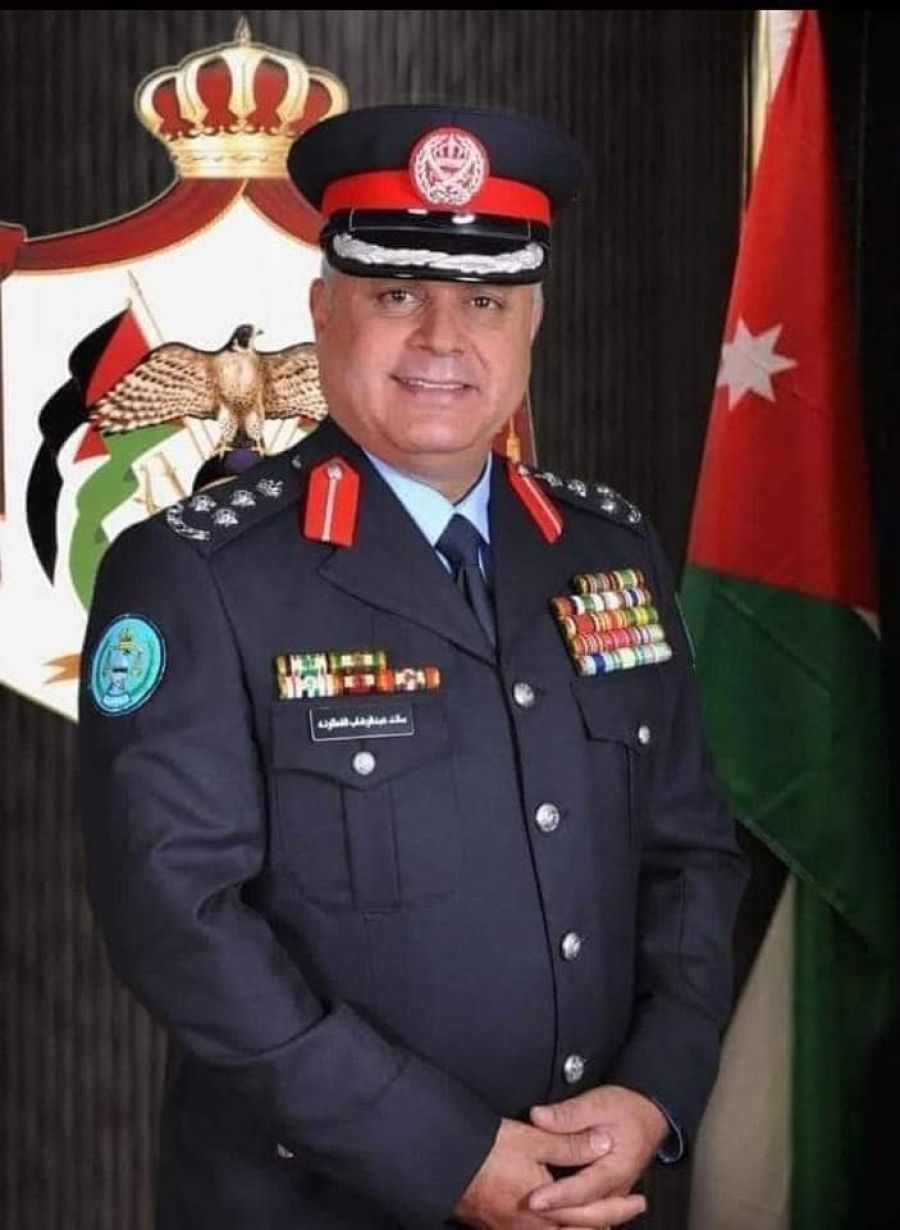 العميد سائد بك القطاونة.. مبارك الدكتوراه