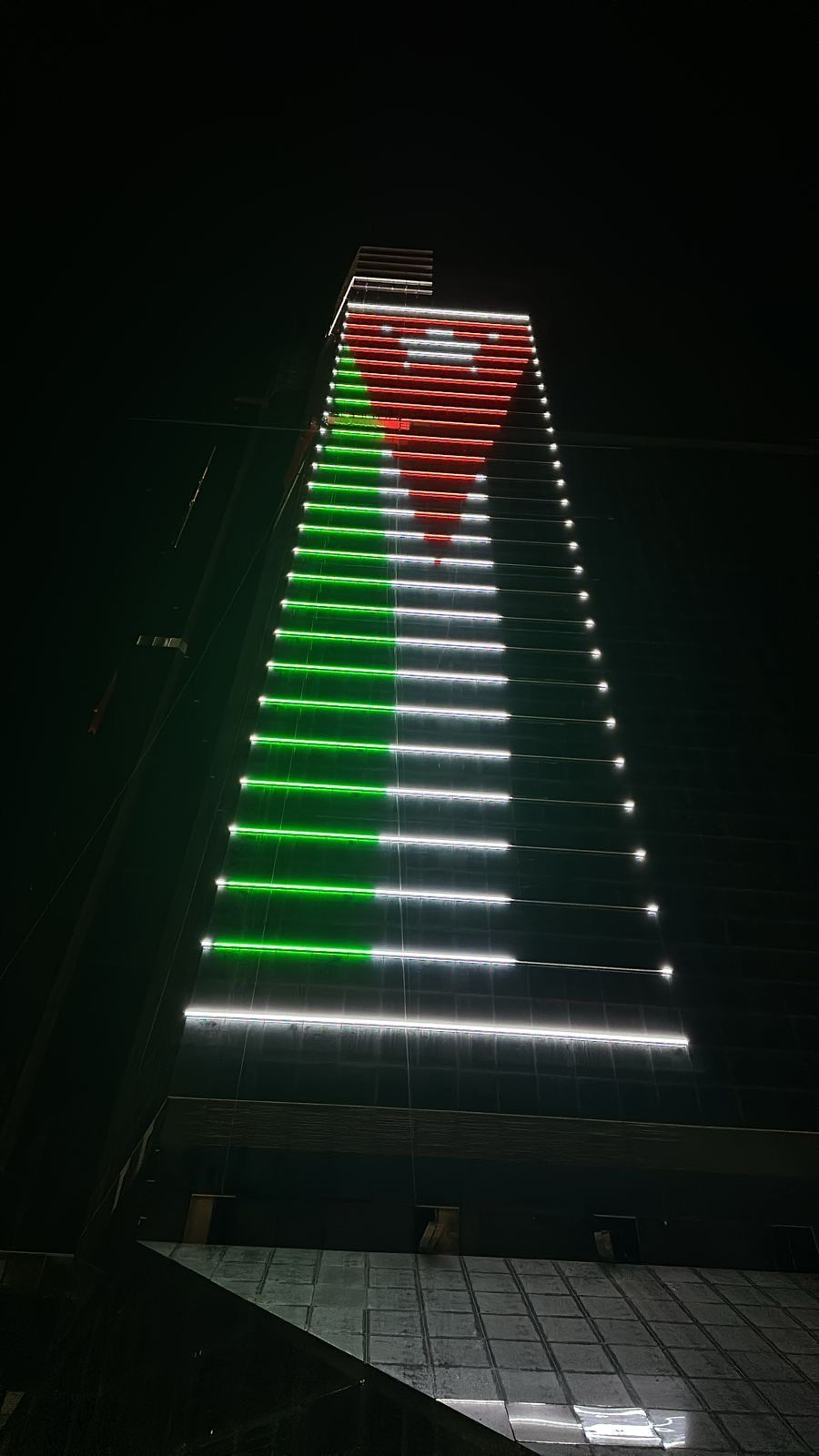 امانة عمان تضيئ أبراج السادس.. ألوان