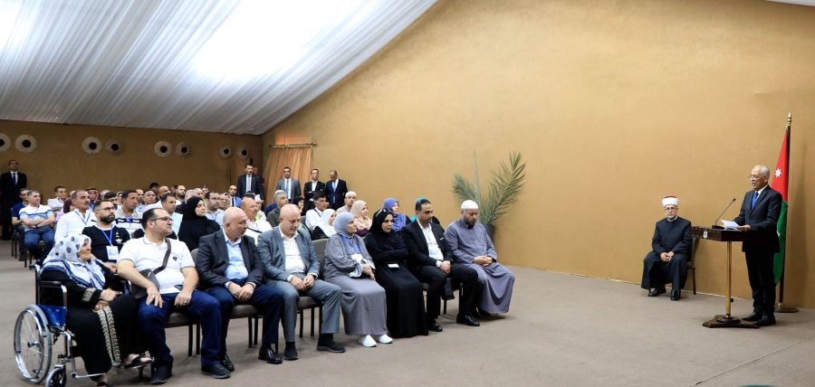 مندوبا عن الملك.. العيسوي يودع بعثة