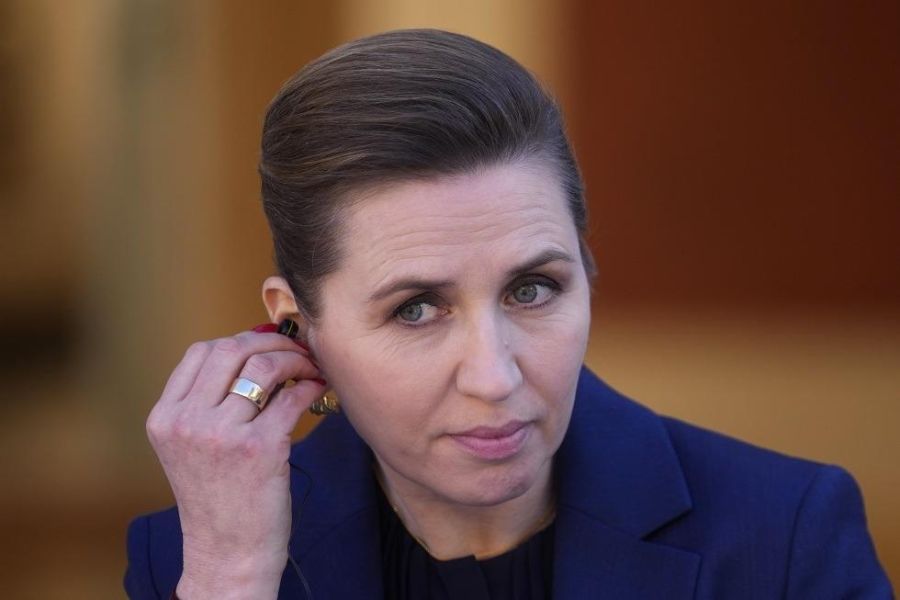 رئيسة الوزراء الدنماركية تتعرض للضرب على