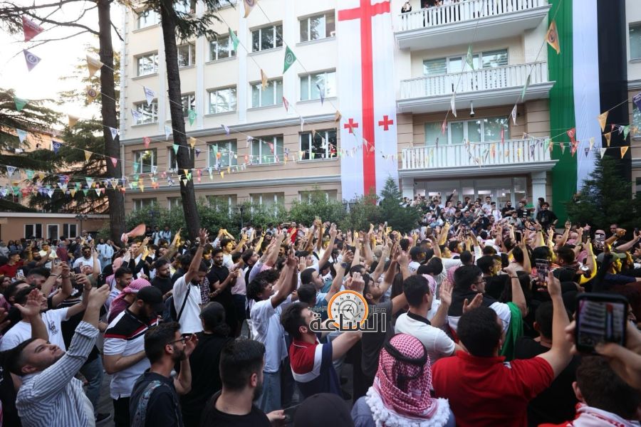 احتفالا بمئوية الملك.. العلم الاردني يغطي