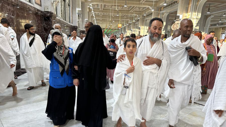 امرأة تنجب أول مواليد الحج لهذا