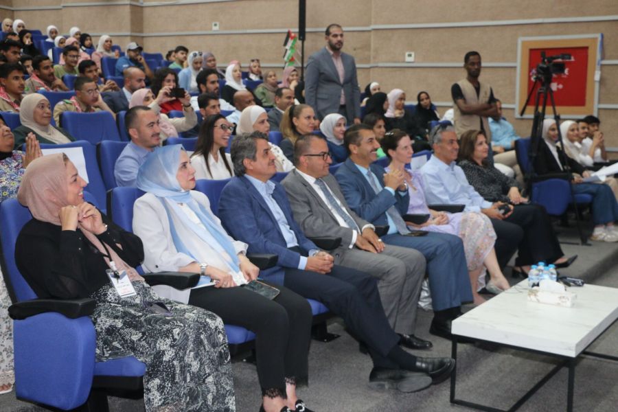 محافظة يرعى الحفل الختامي لبطولة المناظرات