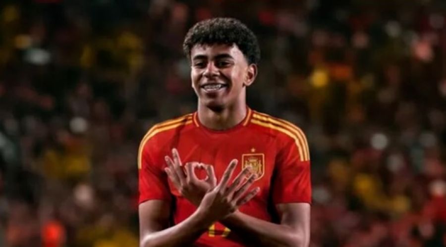 لامين جمال يدخل تاريخ بطولة كأس