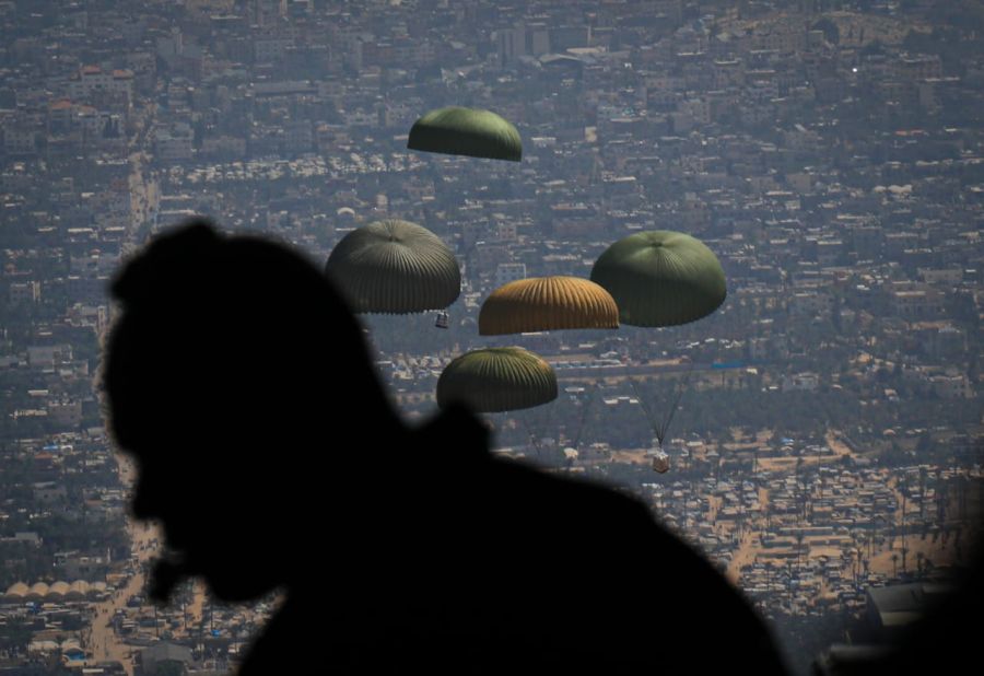 الجيش ينفذ 3 إنزالات جوية لمساعدات