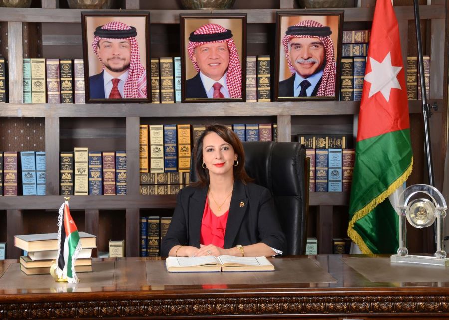 الدكتورة بتول المحيسن تعايد على الملك