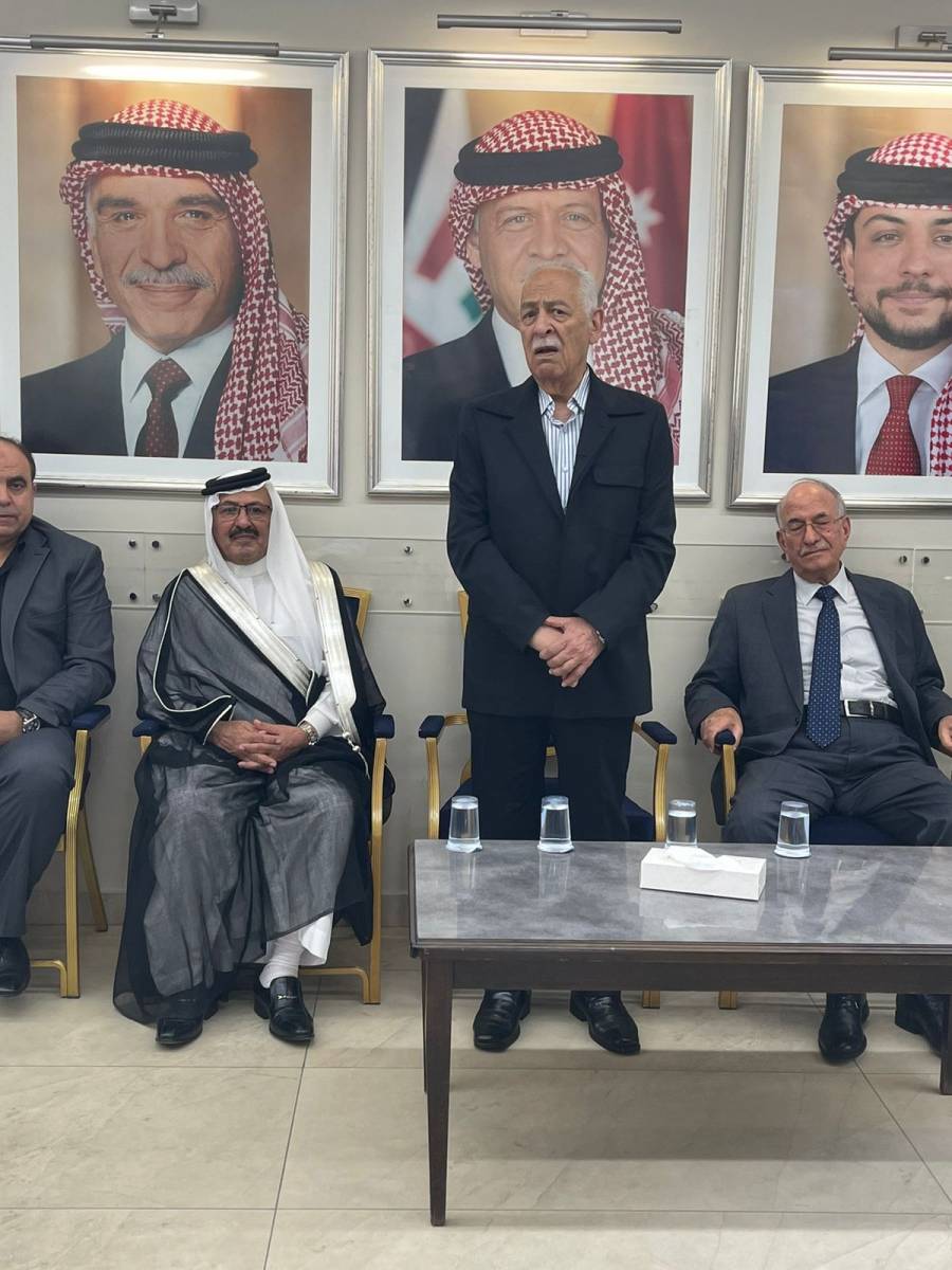 مندوبا عن الملك وولي العهد.. العيسوي