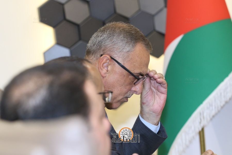 محافظ العاصمة العدوان يوقف أصحاب مكاتب