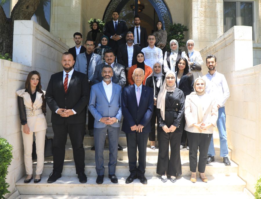 رئيس الديوان الملكي يلتقي وفدا شبابيا