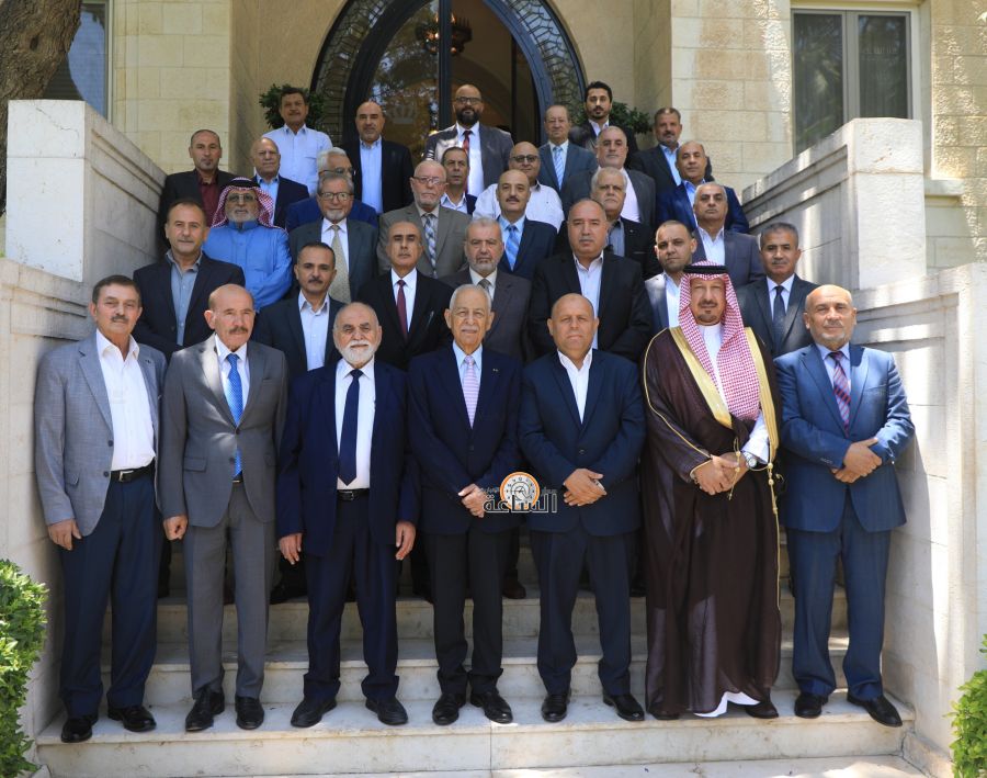 رئيس الديوان الملكي يلتقي وفدا من