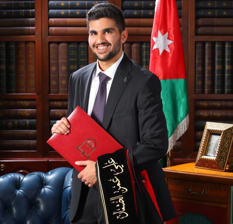 علي عمر الخشمان.. مبارك التخرج