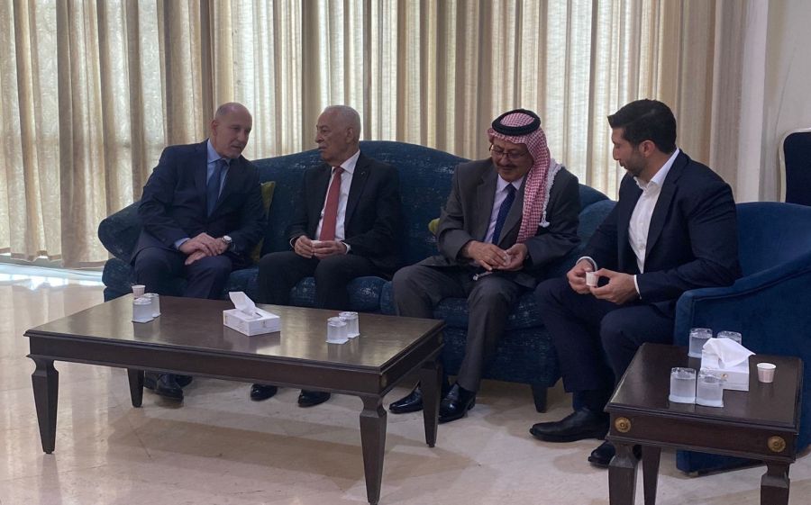 مندوبا عن الملك وولي العهد.. العيسوي