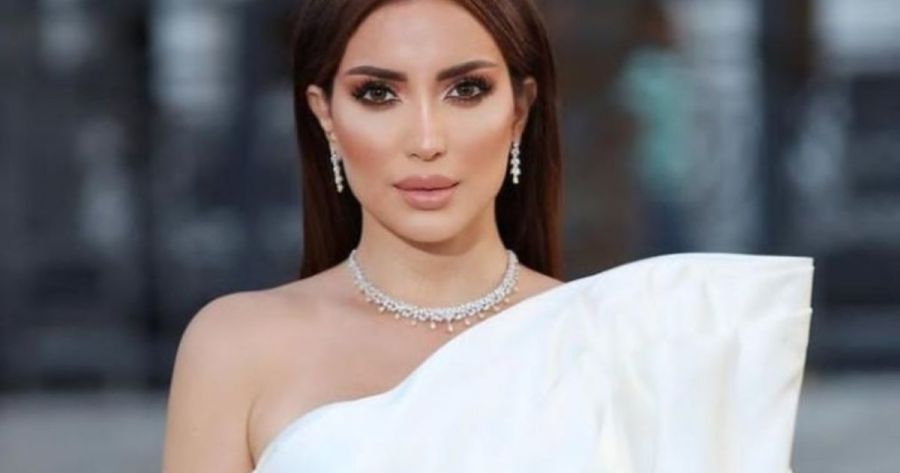 نسرين طافش بإطلالة تبرز رشاقتها.. وهذا