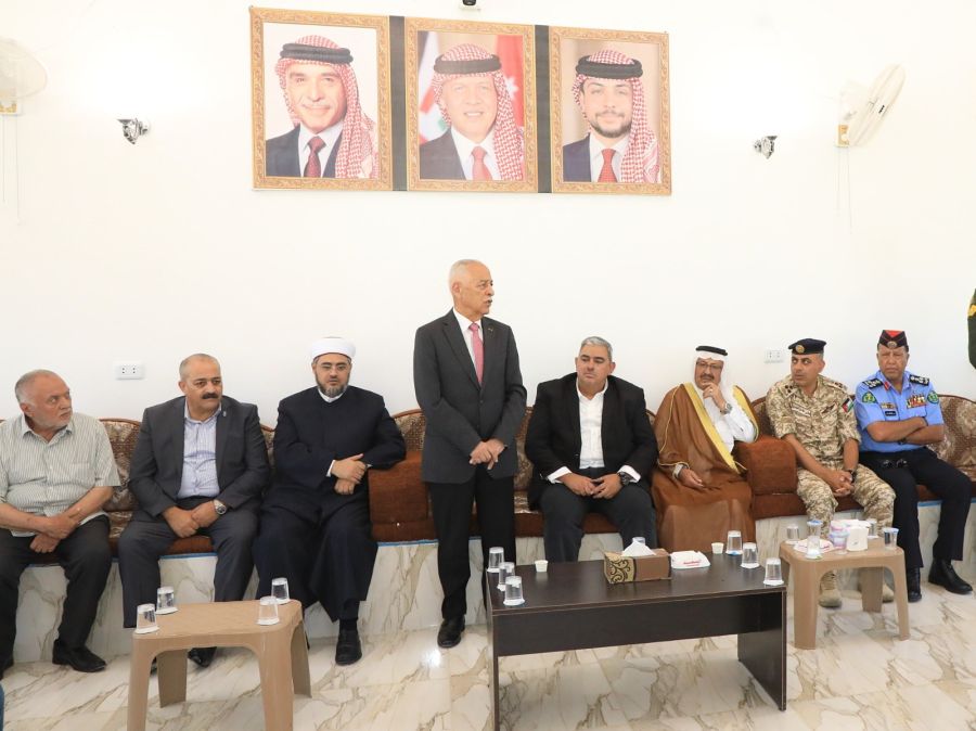 مندوبا عن الملك وولي العهد.. ..