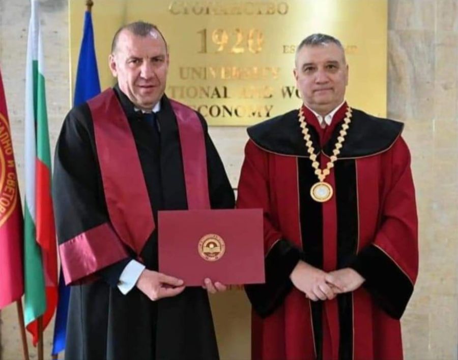 فيصل العبداللات.. مبارك الدكتوراة