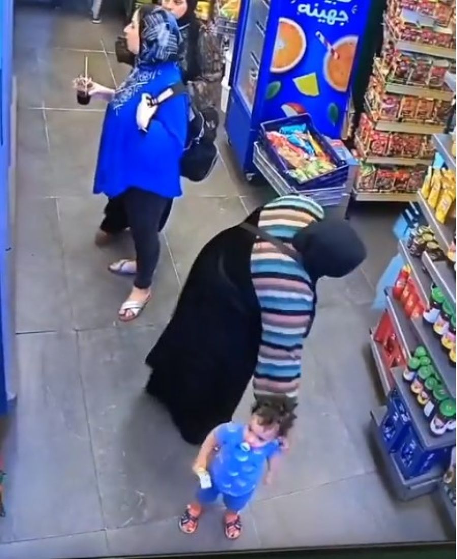 اختطاف طفل من يد أمه في