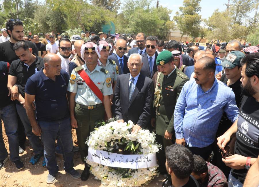 مندوبا عن الملك وولي العهد.. العيسوي