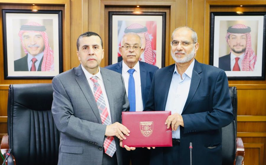 البلقاء التطبيقية توقع اتفاقية إحالة عطاء