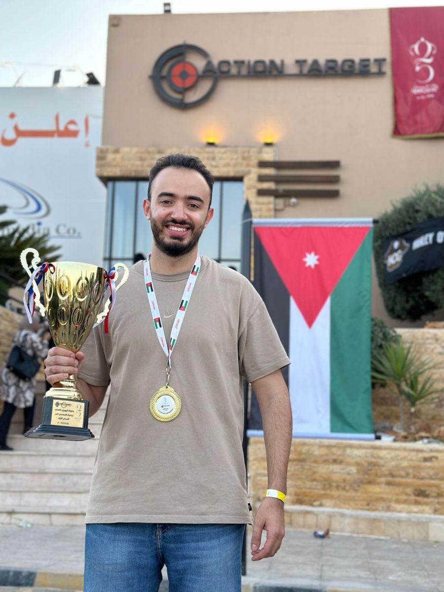 ايهم حسين الحواتمة بطلا للرماية