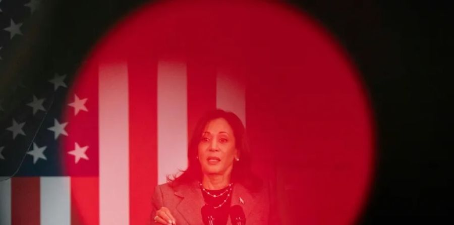 هل تستطيع كامالا هاريس هزيمة ترامب