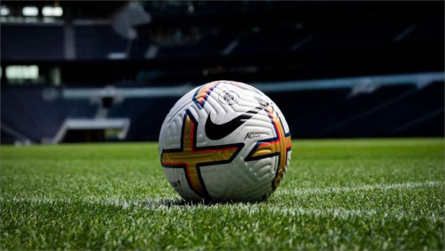 أندية محترفي القدم تبدأ تدعيم صفوفها