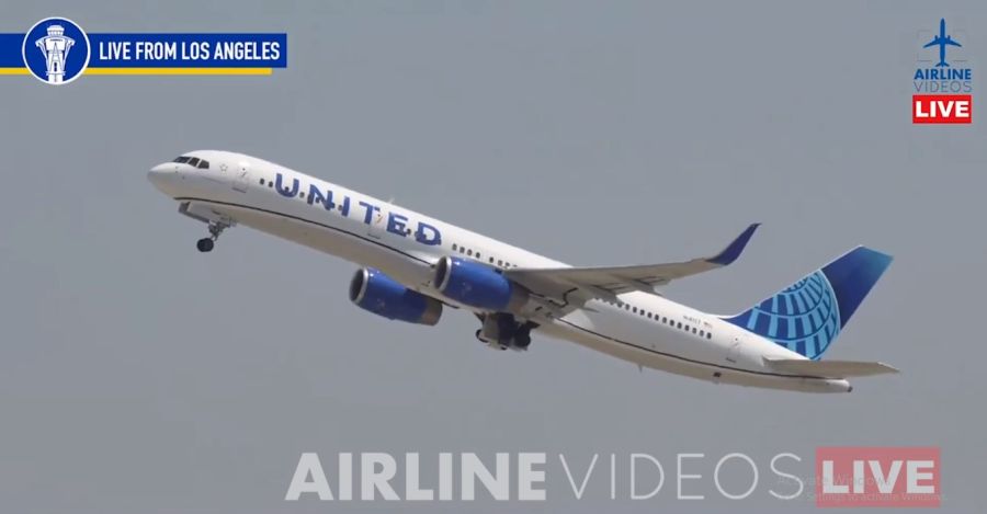 بوينغ مجددا.. عجلة طائرتها طارت أثناء