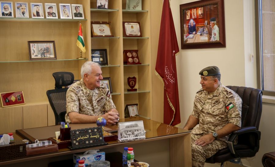 اللواء الركن الحنيطي يزور مديرية الأمن