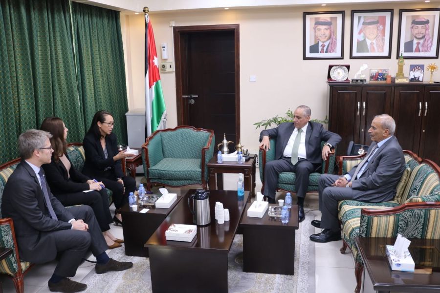 وزير العدل يلتقي رئيس بعثة الصليب