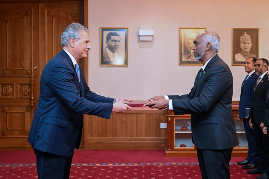 السفير الخريسات يقدم اوراق اعتماده لرئيس