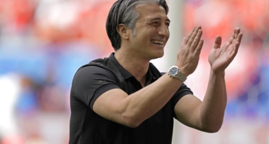 مراد ياكين يمدد عقده مع منتخب