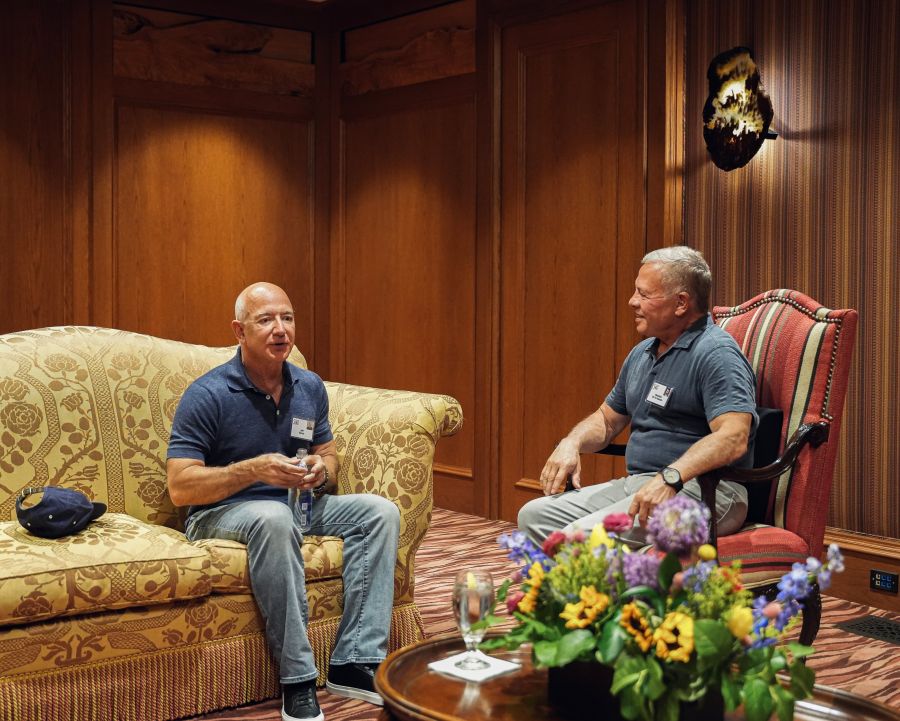 الملك عبدالله الثاني يلتقي مؤسس شركة