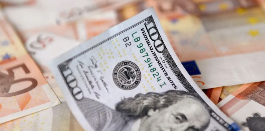 انخفاض قوي للدولار مقابل الين وارتفاع