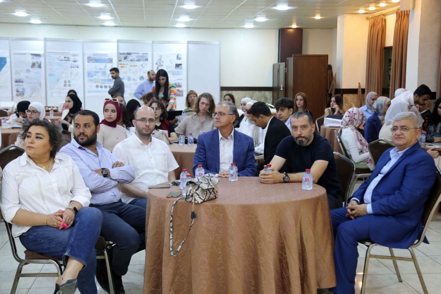 معماريون شباب يصممون مخططات لإعادة إعمار